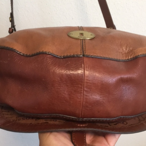 Fossil VRI Saddle Crossbody - Picture 4 of 7